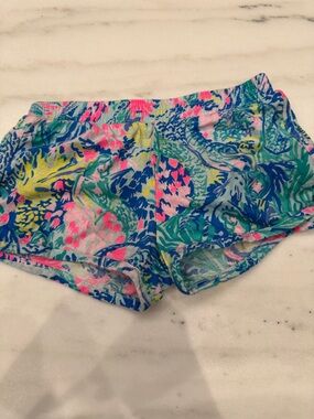 Lily Pulitzer kids size 4-5 Printed Stretch Shorts - Multi Color.  Like new